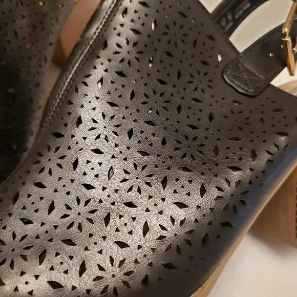 Dr. Scholl's Chunky Heel Sandals - Picture 9 of 11